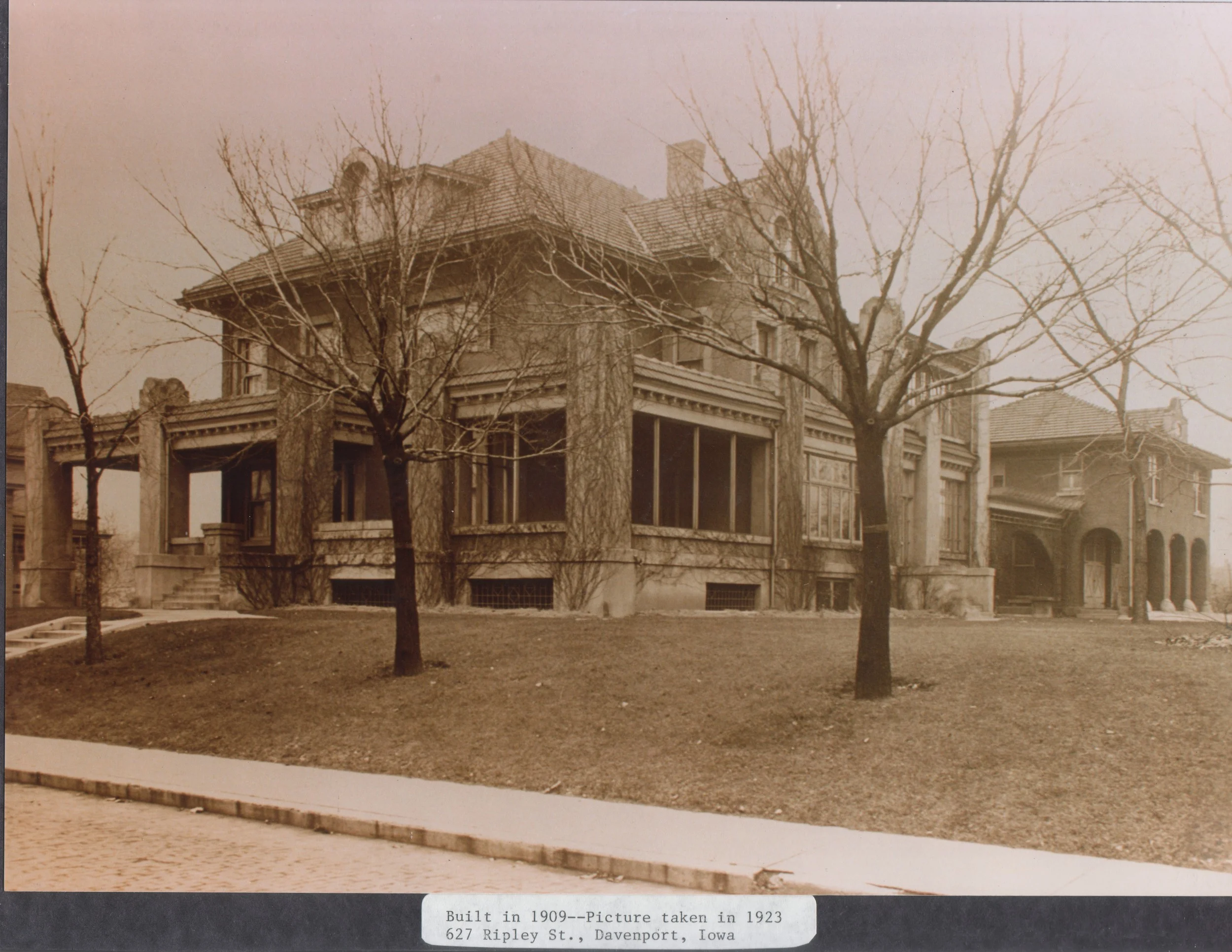alamo exterior 1923.jpg