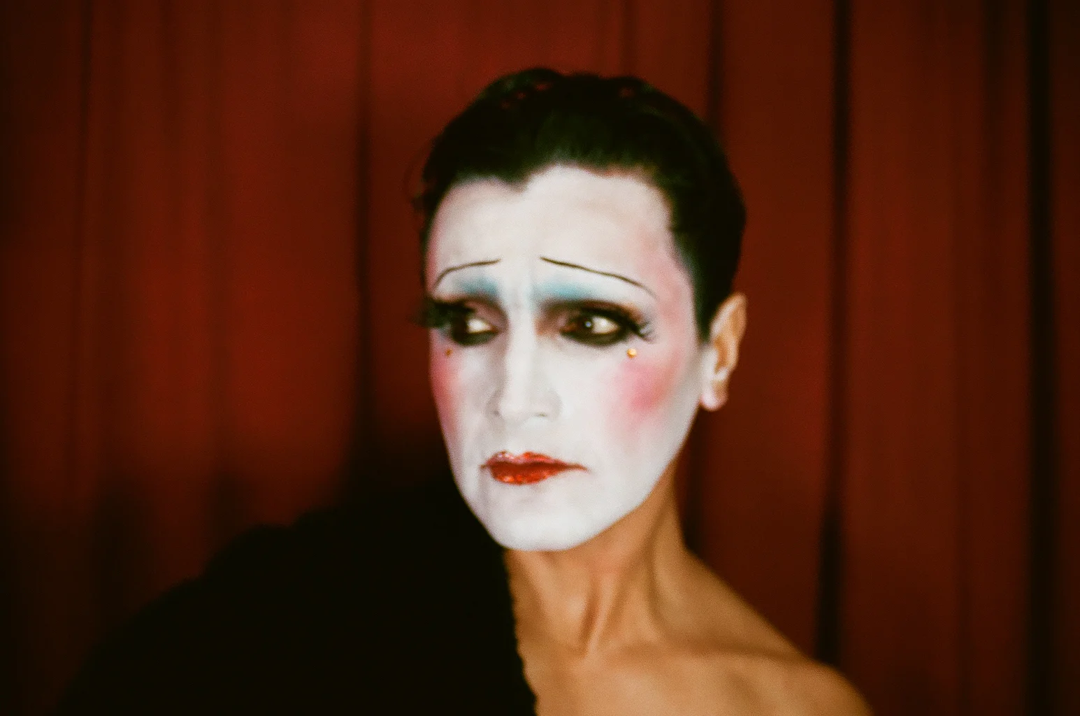 Analog photograph of Reveso from Le Pustra's Kabarett der Namenlosen