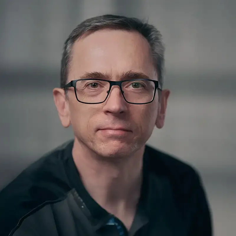 The Creatives Team at Scott Ramsey Photography: Simon, Visual Storyteller with 25 years of expertise, weaving visual narratives from Hollywood sets to corporate boardrooms.