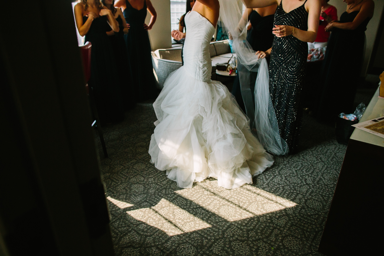 ali-tim-ravenwoods-event-center-wedding-chicago-16.jpg