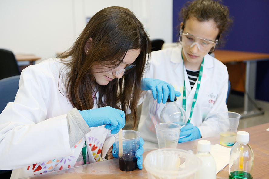 g4g Day @Madrid - Dec. 2017 Together with Cisco, 170 girls spent the day at Instituto de Salud Carlos III , engaging in hands-on workshops on all aspects of STEM, especially the cutting-edge innovations Cisco is known for! 