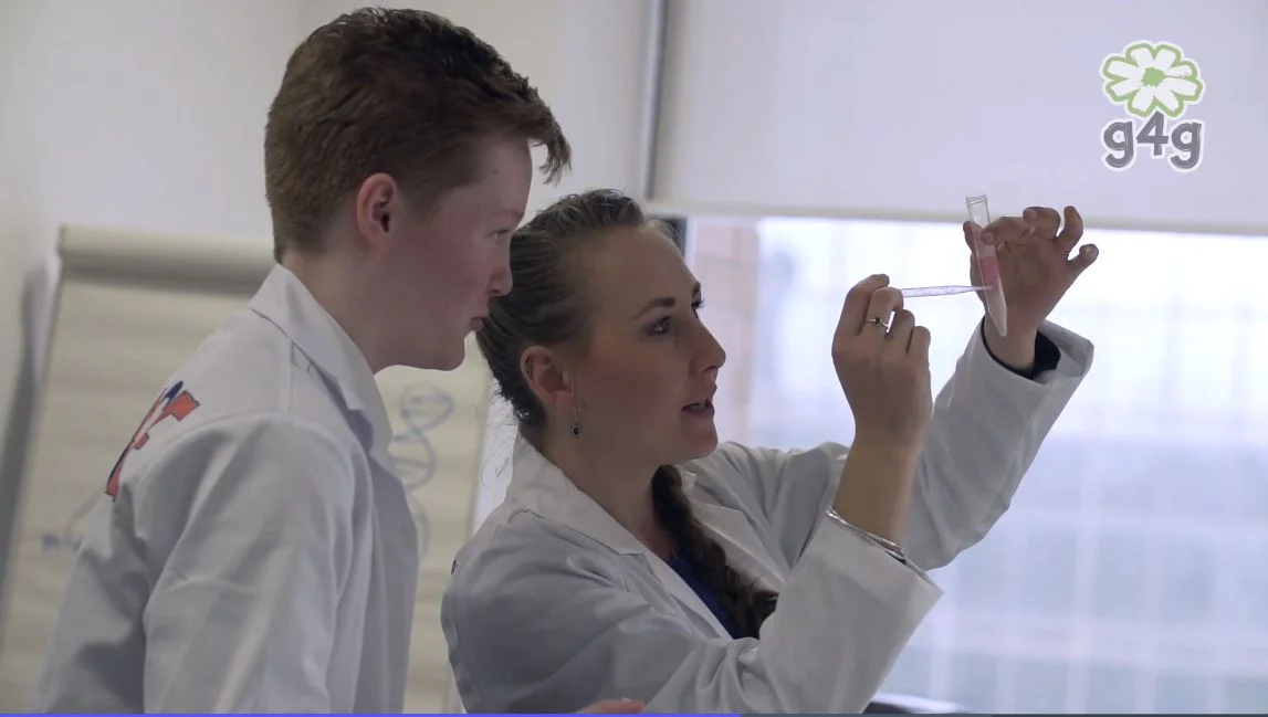 Our recipe for a successful April ? Sodium bicarbonate, Nobel Peace Prize and 200 curious girls!