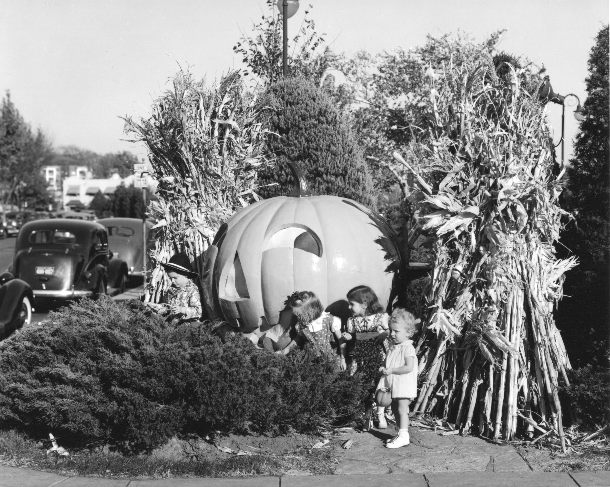 Wilborn Collection Halloween on C. C. Plaza October 1939 12869-5.jpg