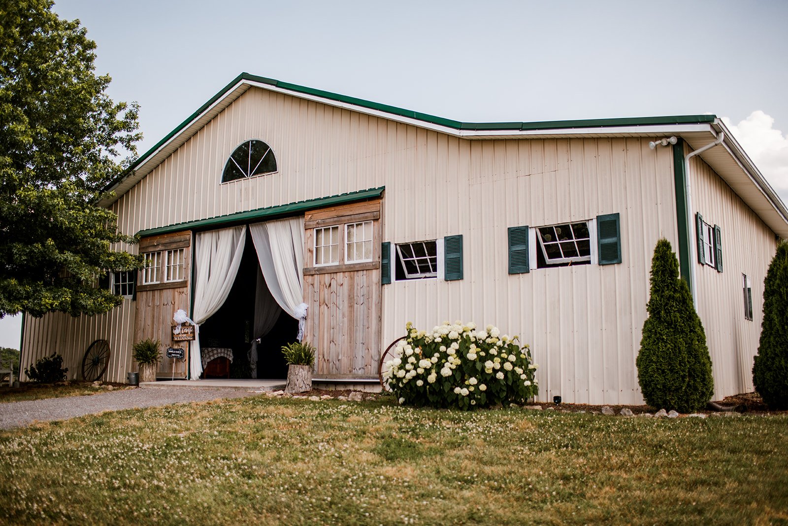 Barn in the Bend Madison Nashville Wedding Venue-1.jpg