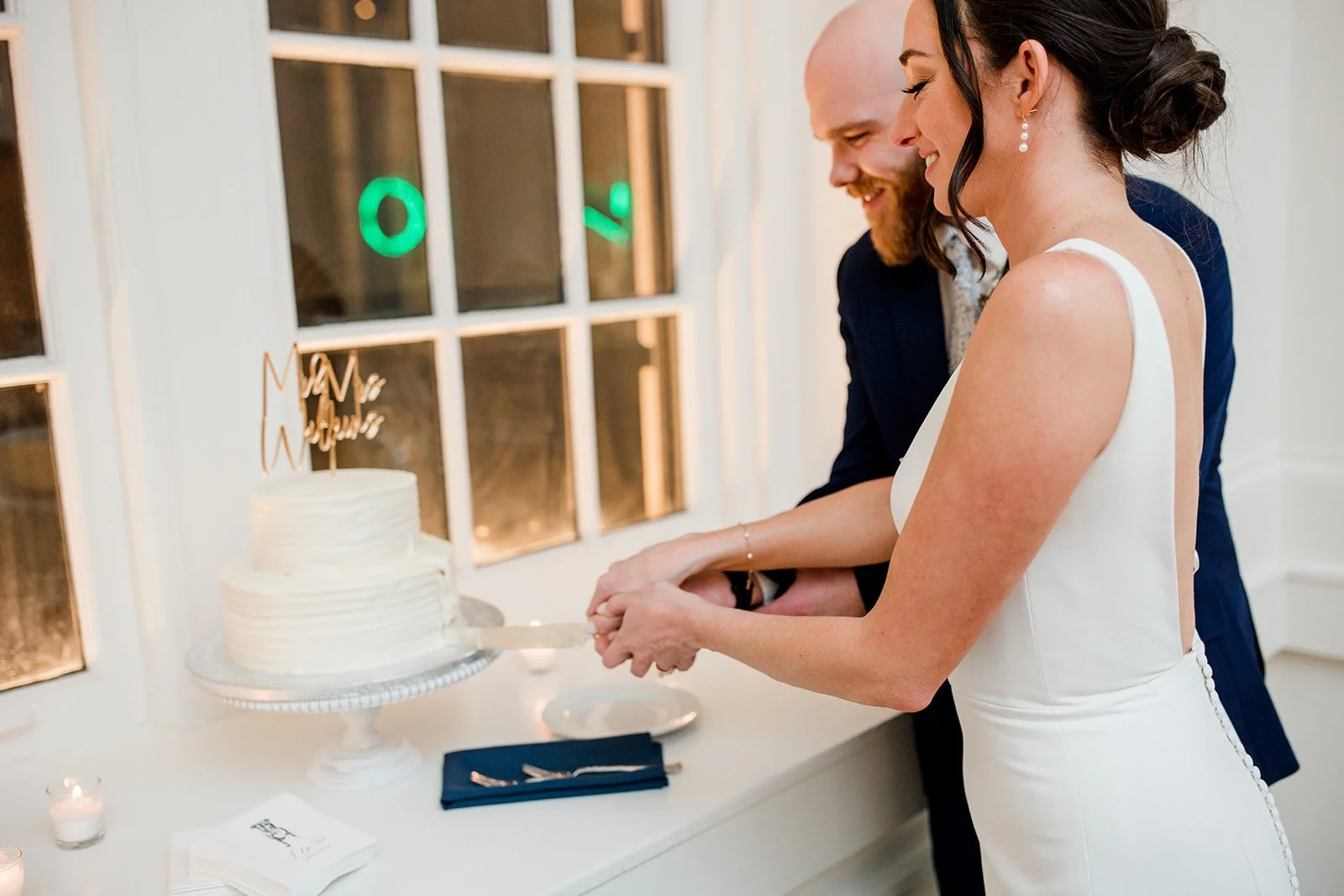 bridal-couple-cutting-cake.jpg
