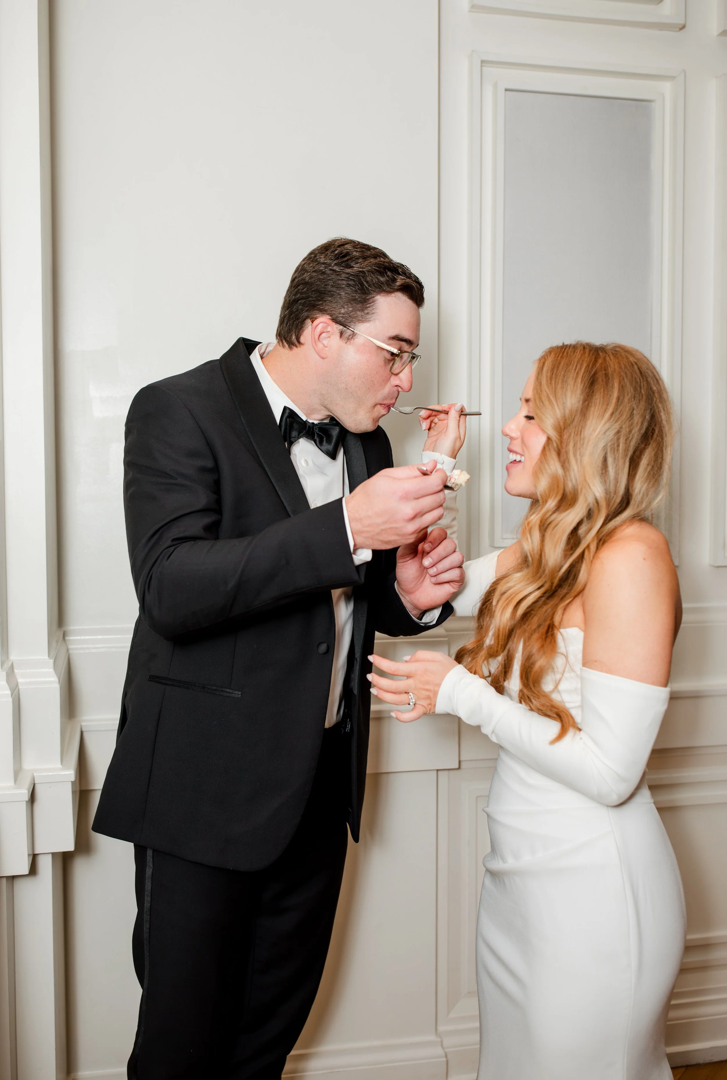 bride-feeding-groom-wedding-cake.jpg