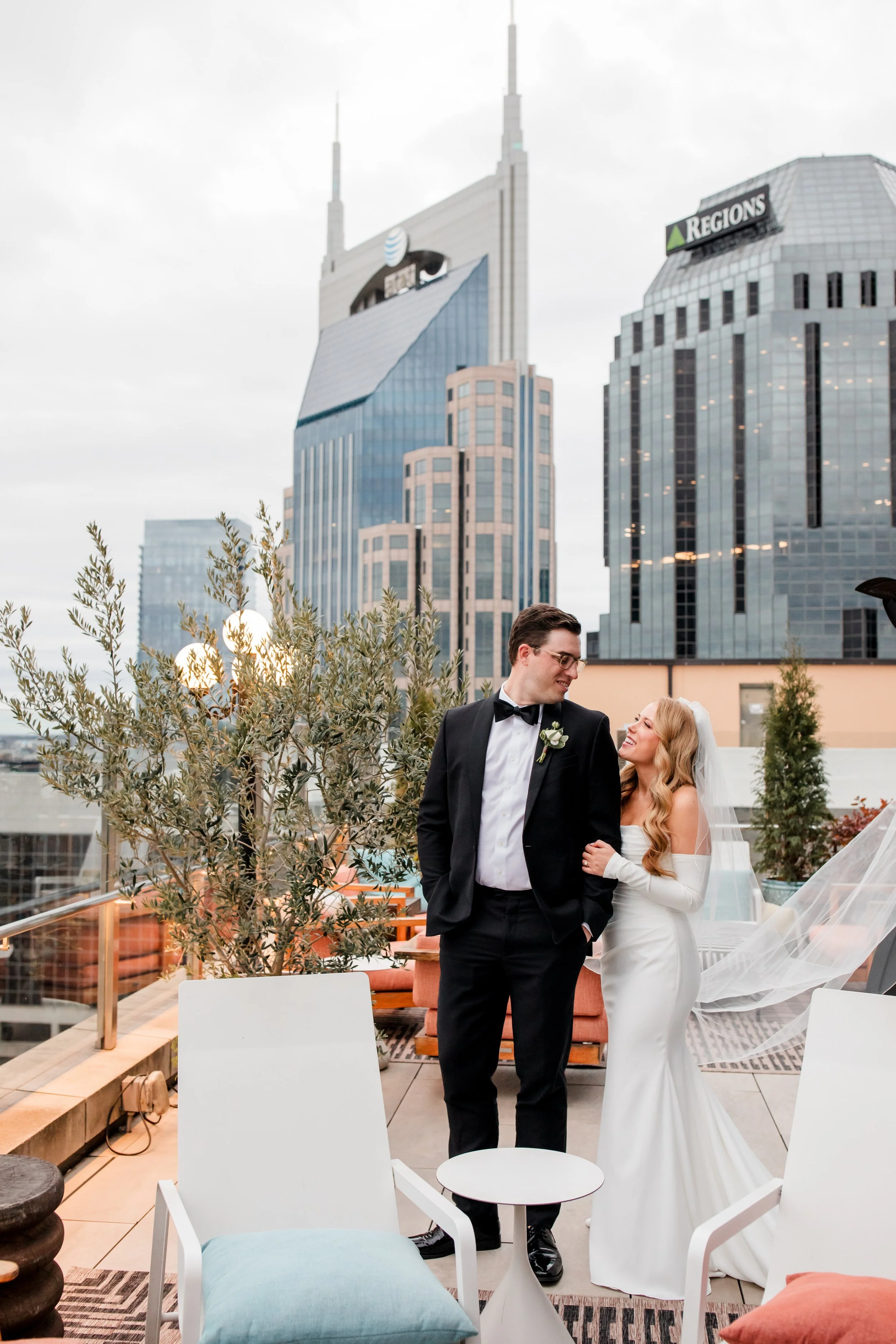 bride-groom-nashville-rooftop.jpg