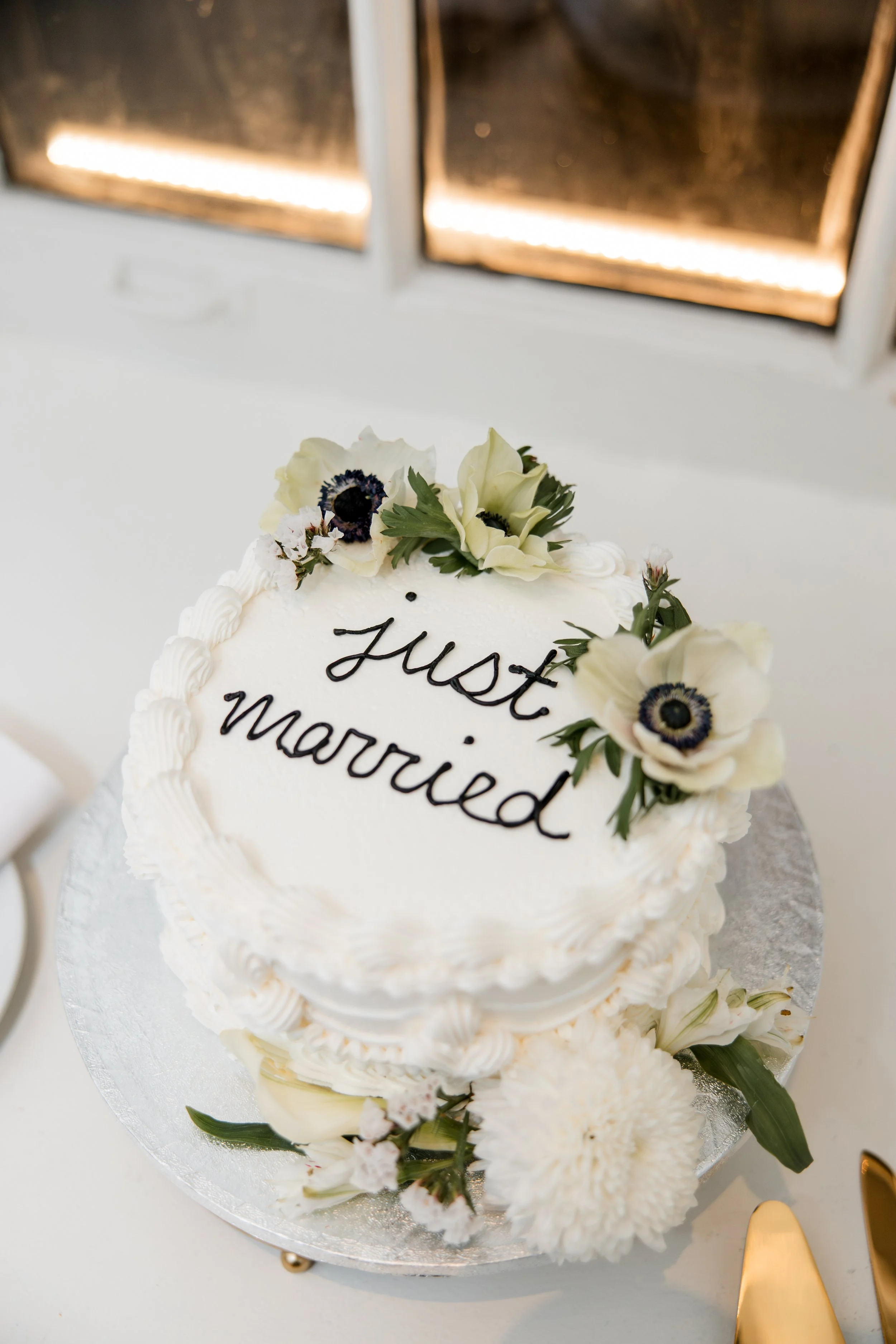 white-just-married-wedding-cake.jpg