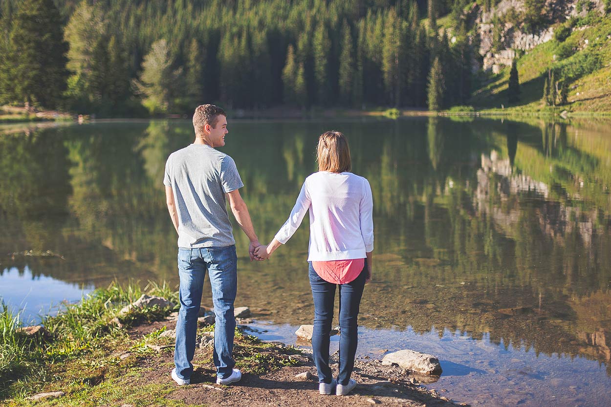 LoganUtahEngagementPhotographer-HeidiRandallStudios-TannerKenzie-4.jpg
