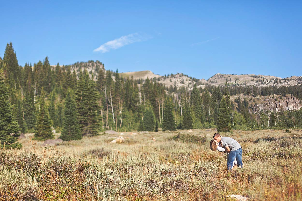 LoganUtahEngagementPhotographer-HeidiRandallStudios-TannerKenzie-24.jpg