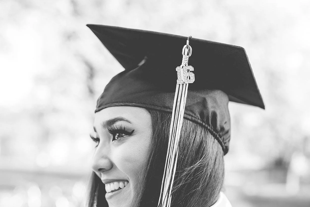 BLOG-LoganUtahUSUGraduationPhotography-HeidiRandallStudios-MorganCarter-6.jpg