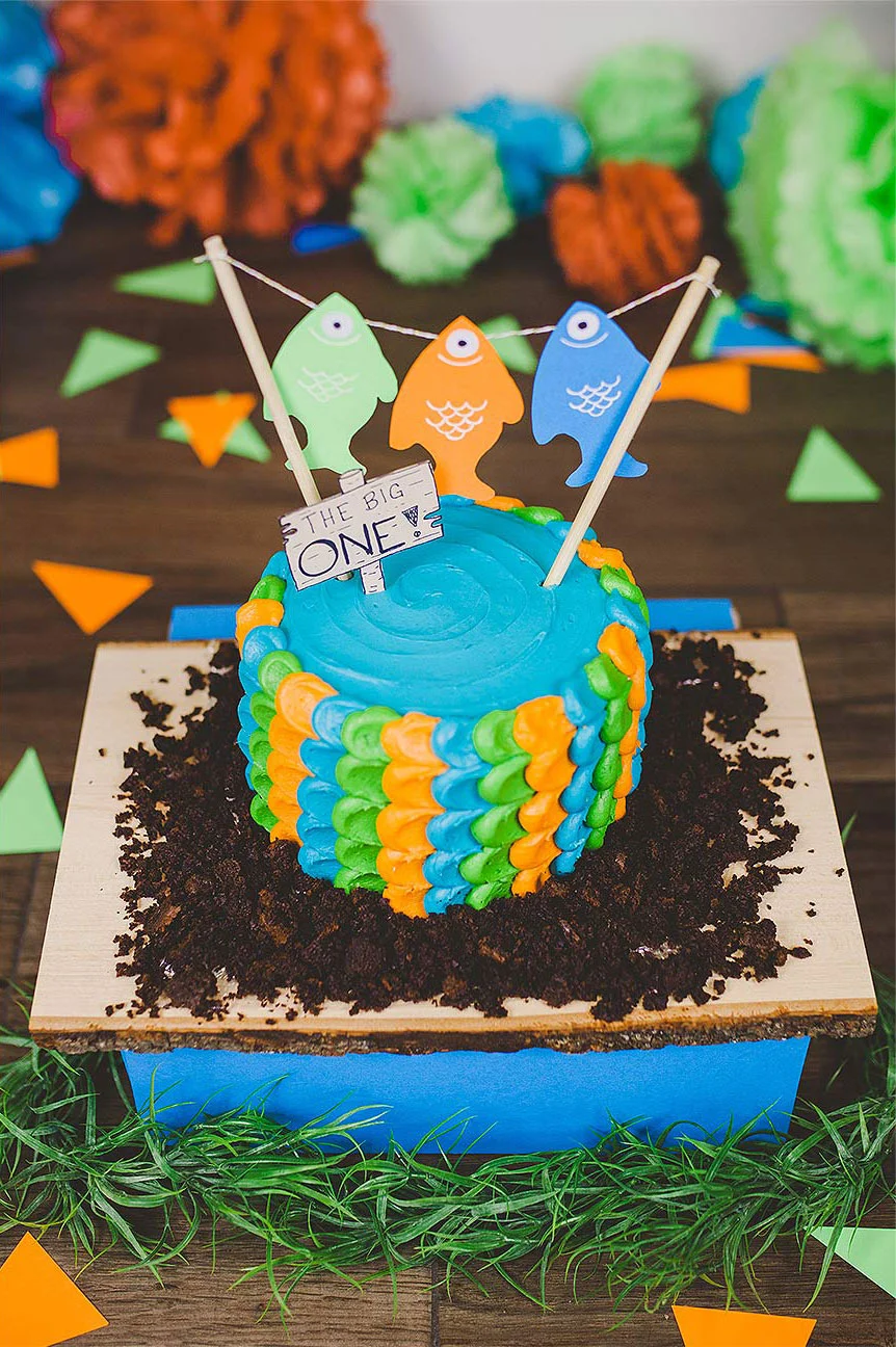 LoganUtahCakeSmashPhotographer-ProductPhotographyUtah-HeidiRandallStudios-Lincoln-BoyCakeSmashPhotos-3-web.jpg