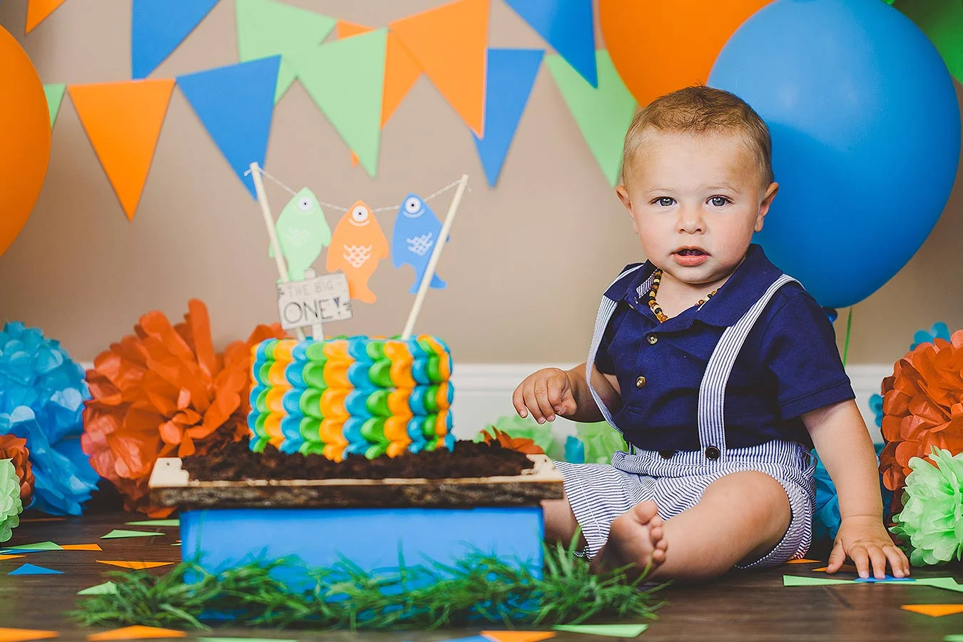 LoganUtahCakeSmashPhotographer-ProductPhotographyUtah-HeidiRandallStudios-Lincoln-BoyCakeSmashPhotos-6.jpg