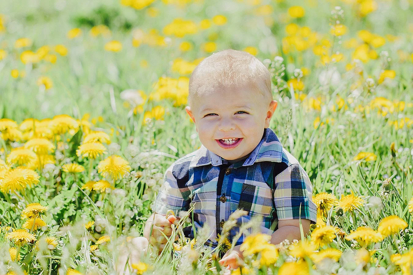 LoganUtahCakeSmashPhotographer-ProductPhotographyUtah-HeidiRandallStudios-Lincoln-BoyCakeSmashPhotos-24.jpg