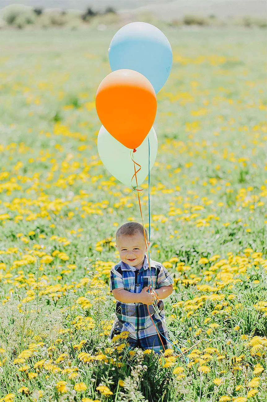 LoganUtahCakeSmashPhotographer-ProductPhotographyUtah-HeidiRandallStudios-Lincoln-BoyCakeSmashPhotos-26-web.jpg