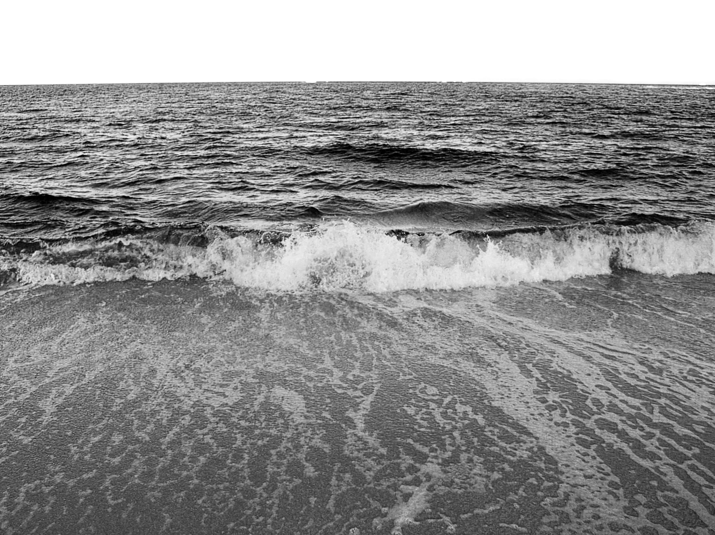 black_and_white_ocean_photography.JPG