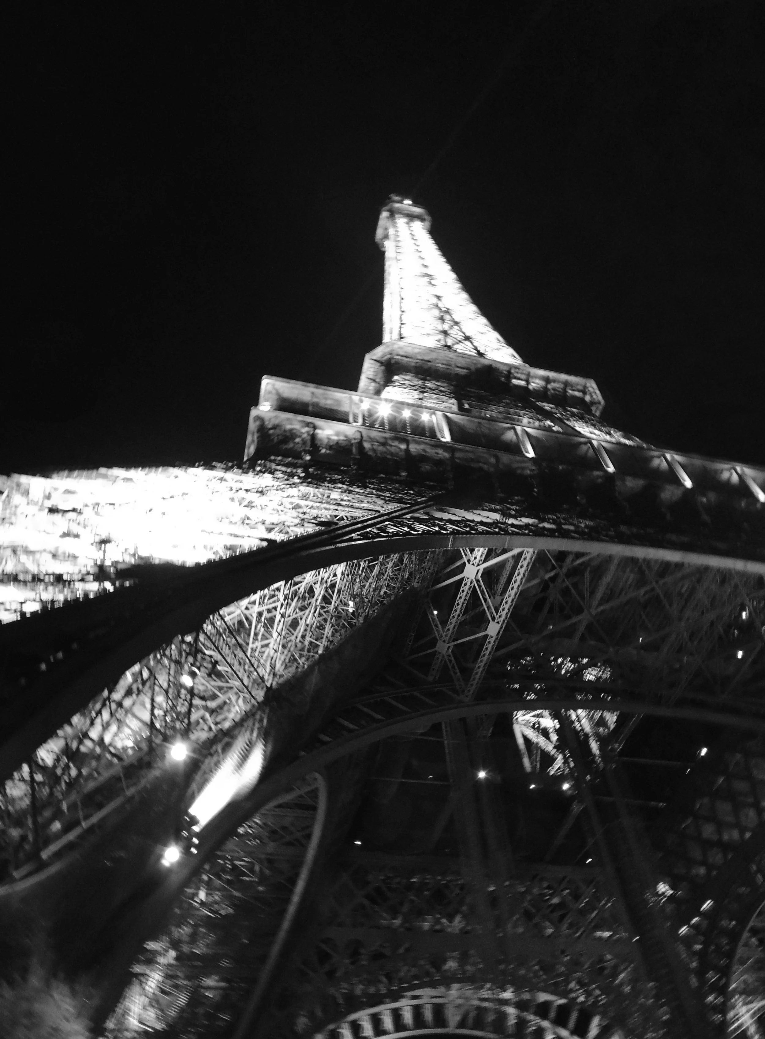 abstract_eiffel_tower_photography.jpg