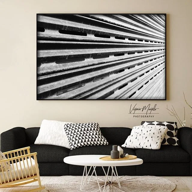 Patterns on patterns, love the mix of prints and textures 🕸 #victoriamiritellophotography #blackandwhitephotography #interiordesign #interiordecor