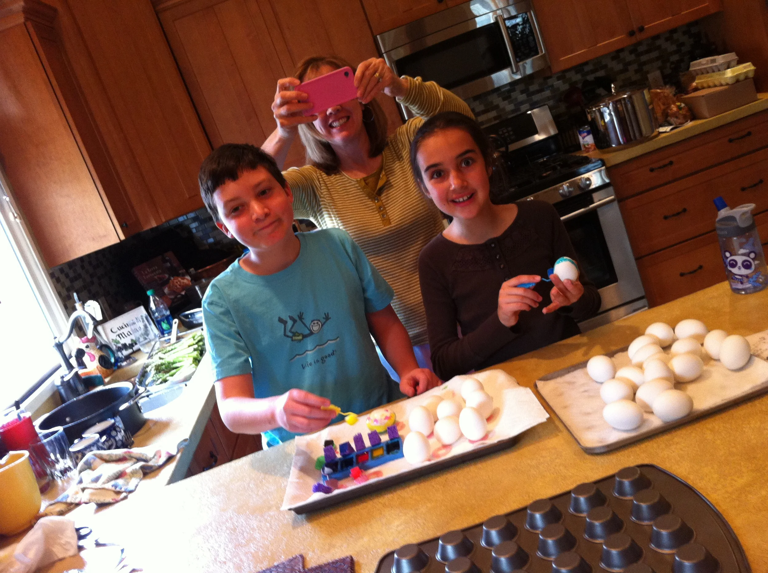 Jonathan and Zoe painting eggs.