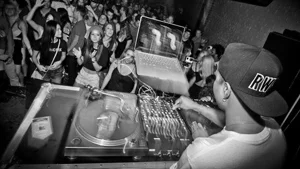 Beat-Drop-Music-Business.jpg