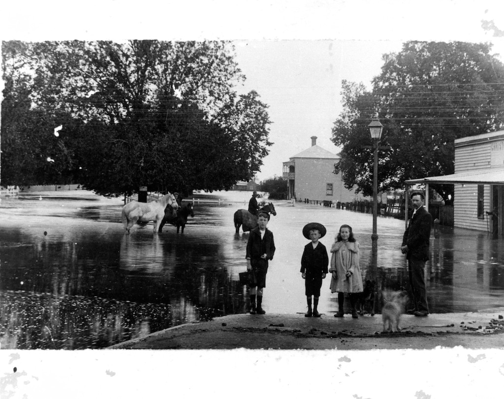 Lonsdale Street Floods, Dandenong - 1901