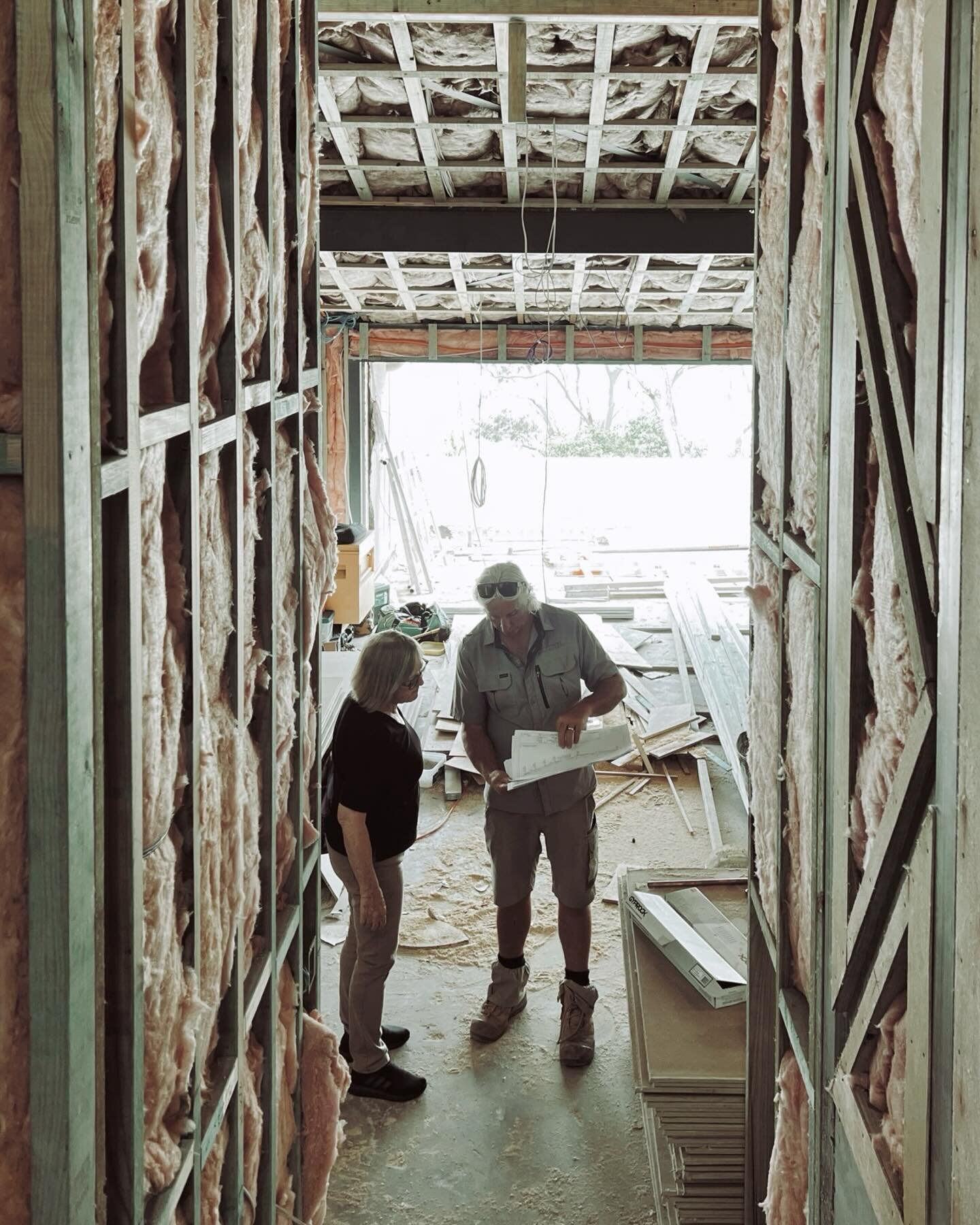 Laguna Bay penthouse progress, one solid building now. Rough-ins complete and ready for sheeting, selections done, joinery approved ❤️ @bockarch  @standrewsconstructions 
.
.
.
.
#queensland #noosa #noosaheads #architecture #sunshinecoastarchitecture