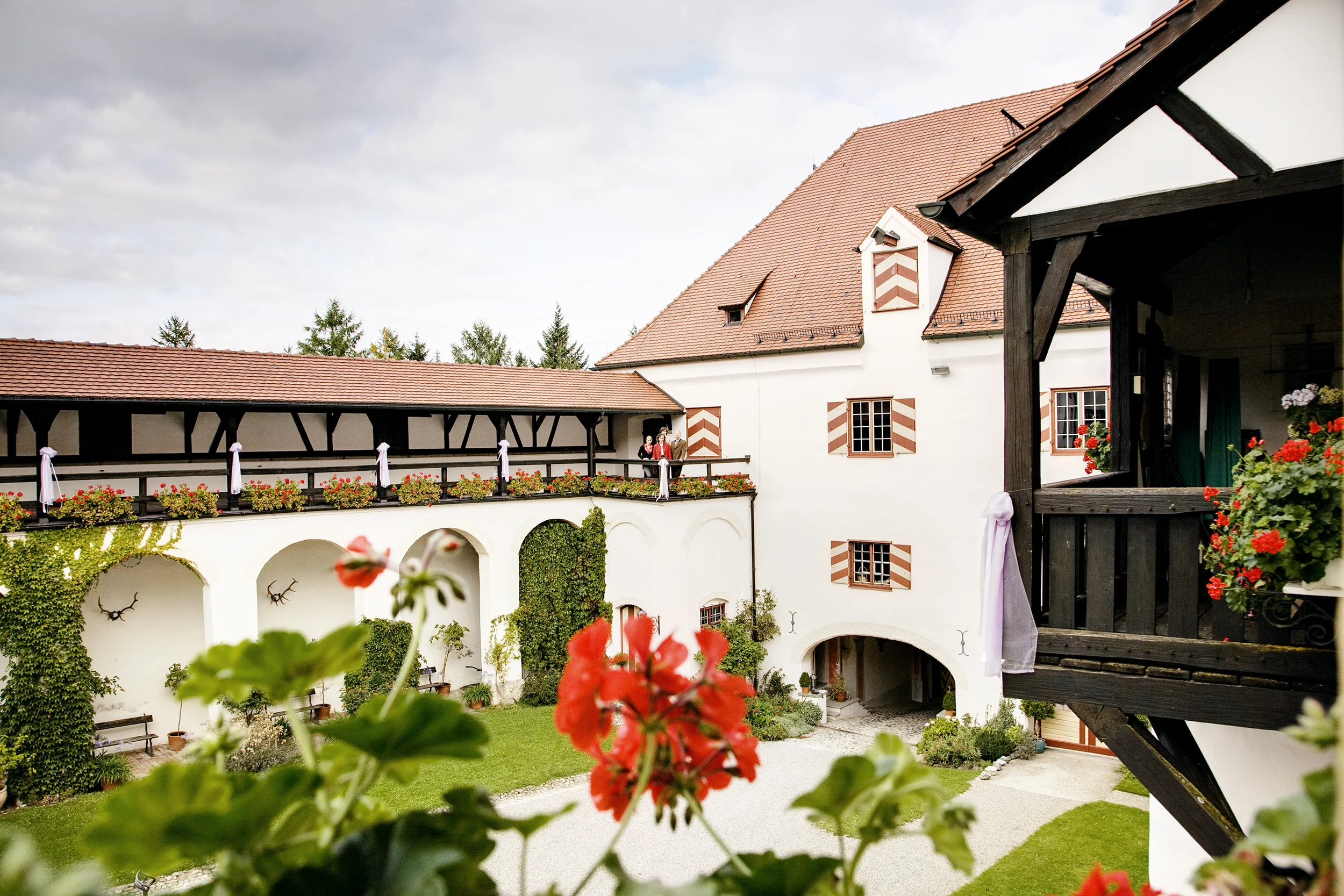 Bilder Schloss Außen — Schloss Kronburg