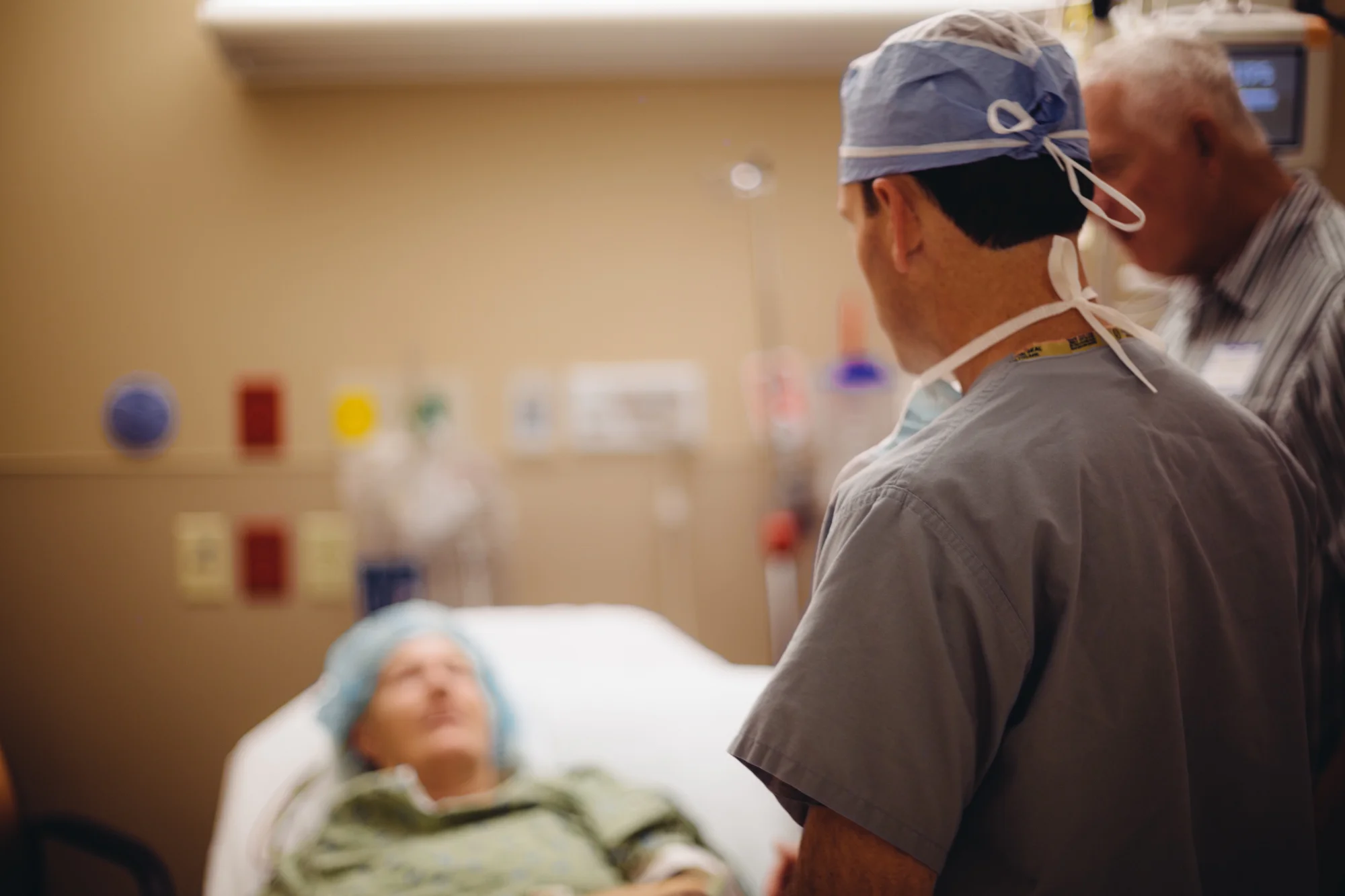 The anesthesiologist talks us through details of the procedure.