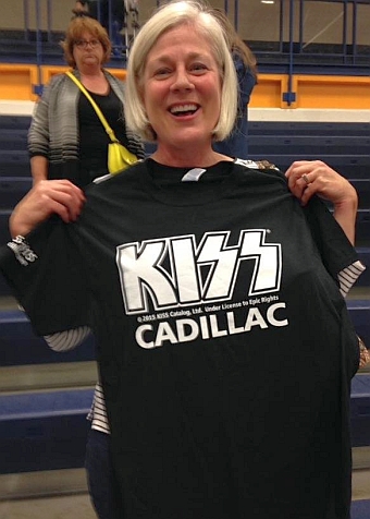 Here's Mary at the Cadillac 40th Anniversary concert proudly displaying here Kiss Cadillac t-shirt.