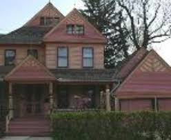 If this isn't the Spitzer House, it is surely some kind of house. - Colin G.