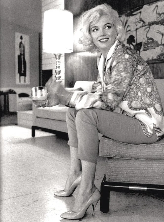 Marilyn Monroe at home