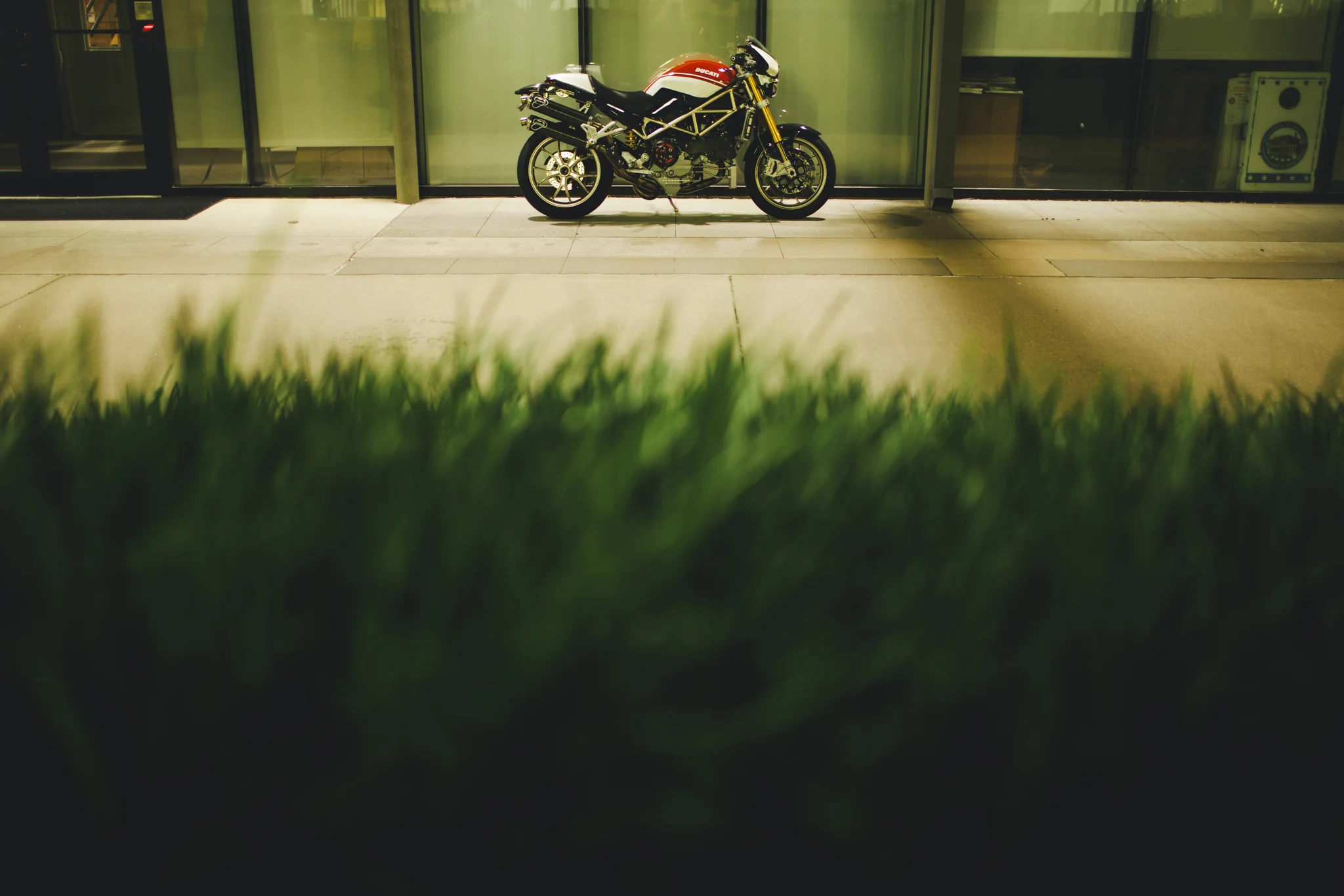 ducatimonsters4rs_021.jpg