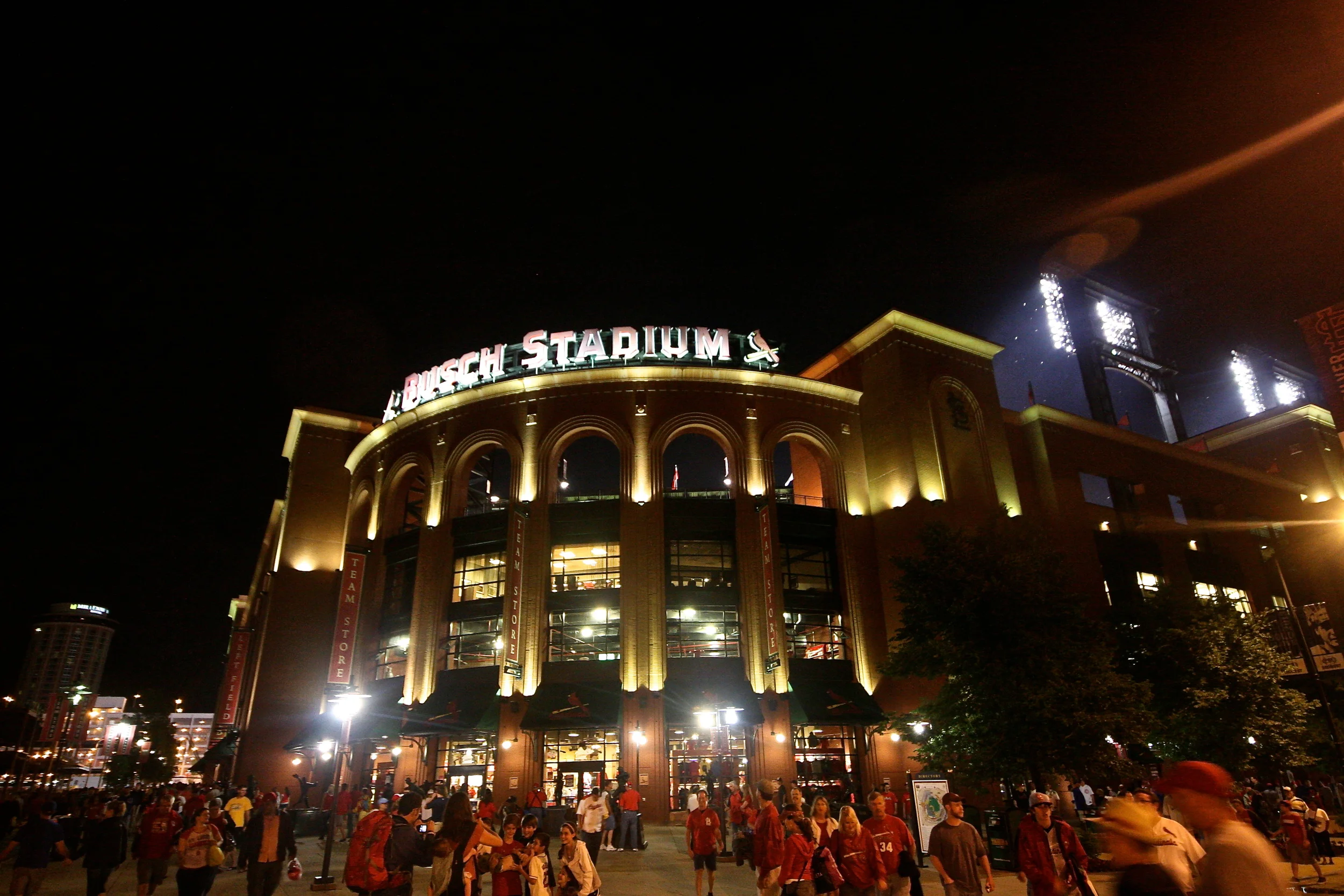 St. Louis Cardinals on X: Turned the lights City Red 🚨 Good luck