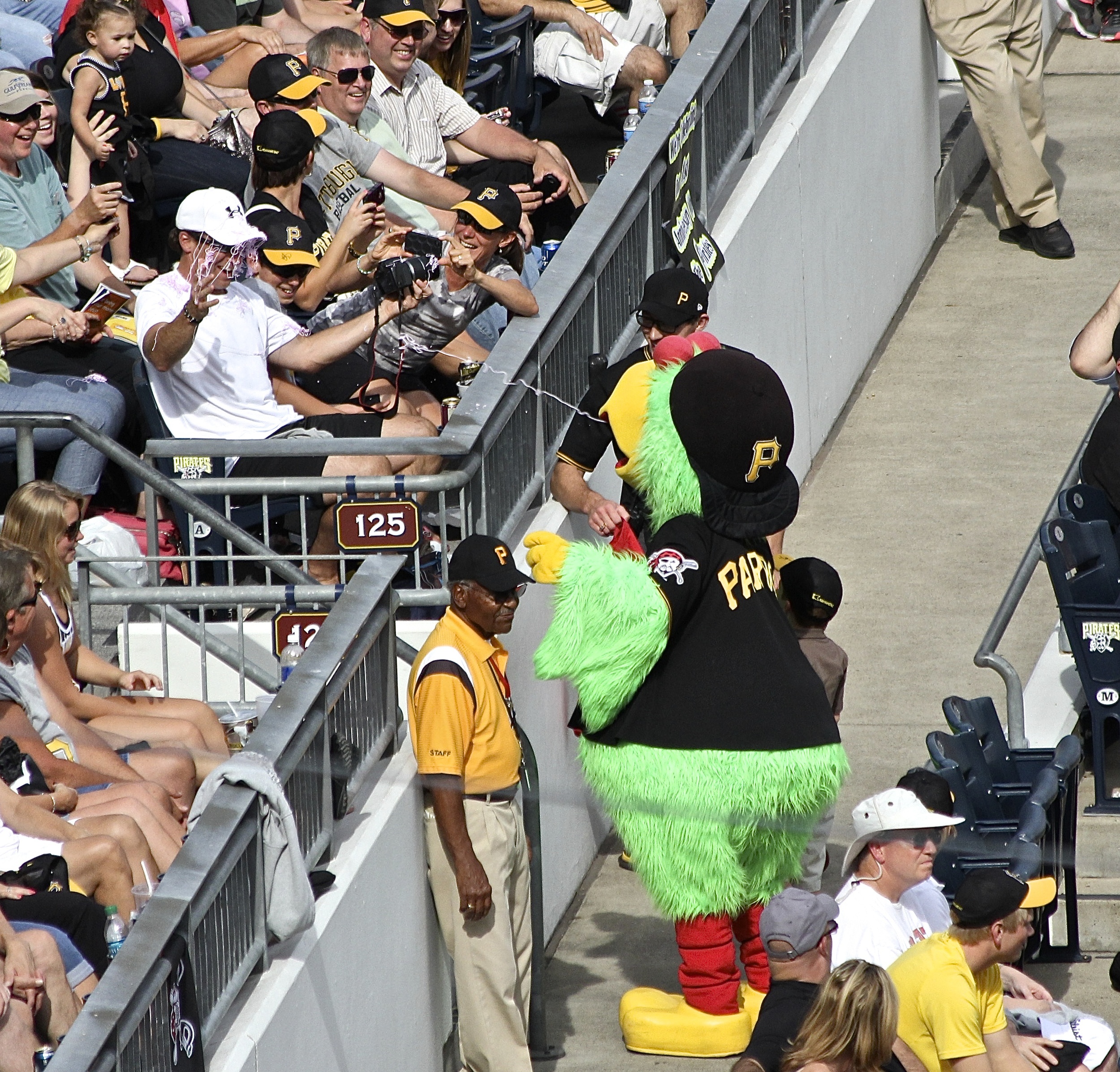Pittsburgh Pirates Mascot Involved in Hilarious Anthem Stand-Off