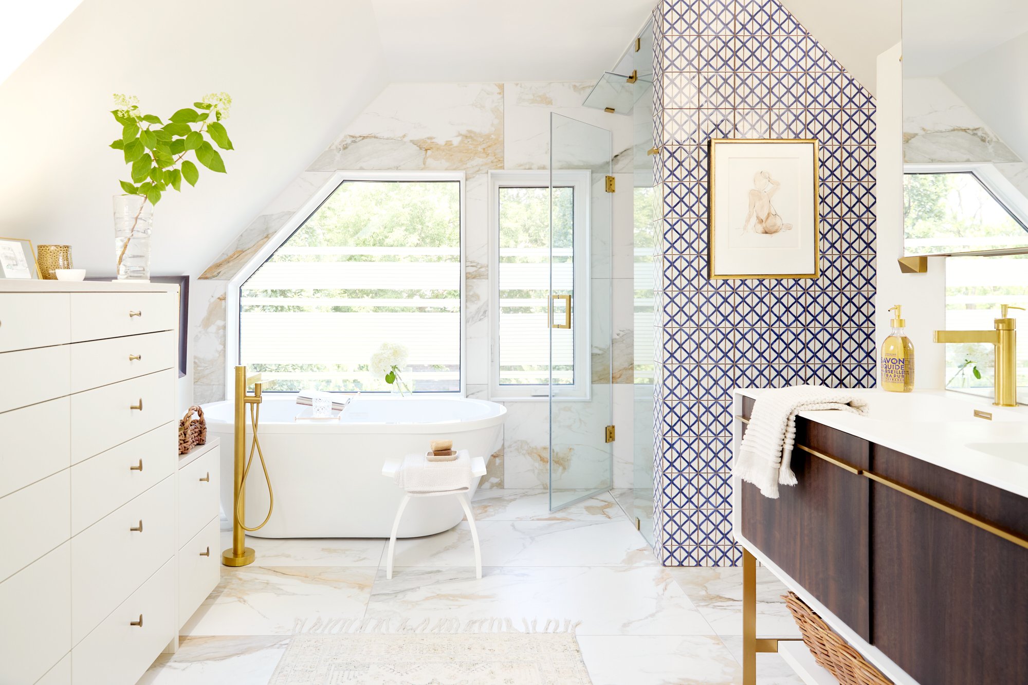 2024_0718_ferguson_wright_Ensuite_262f_WEB full bath.jpg