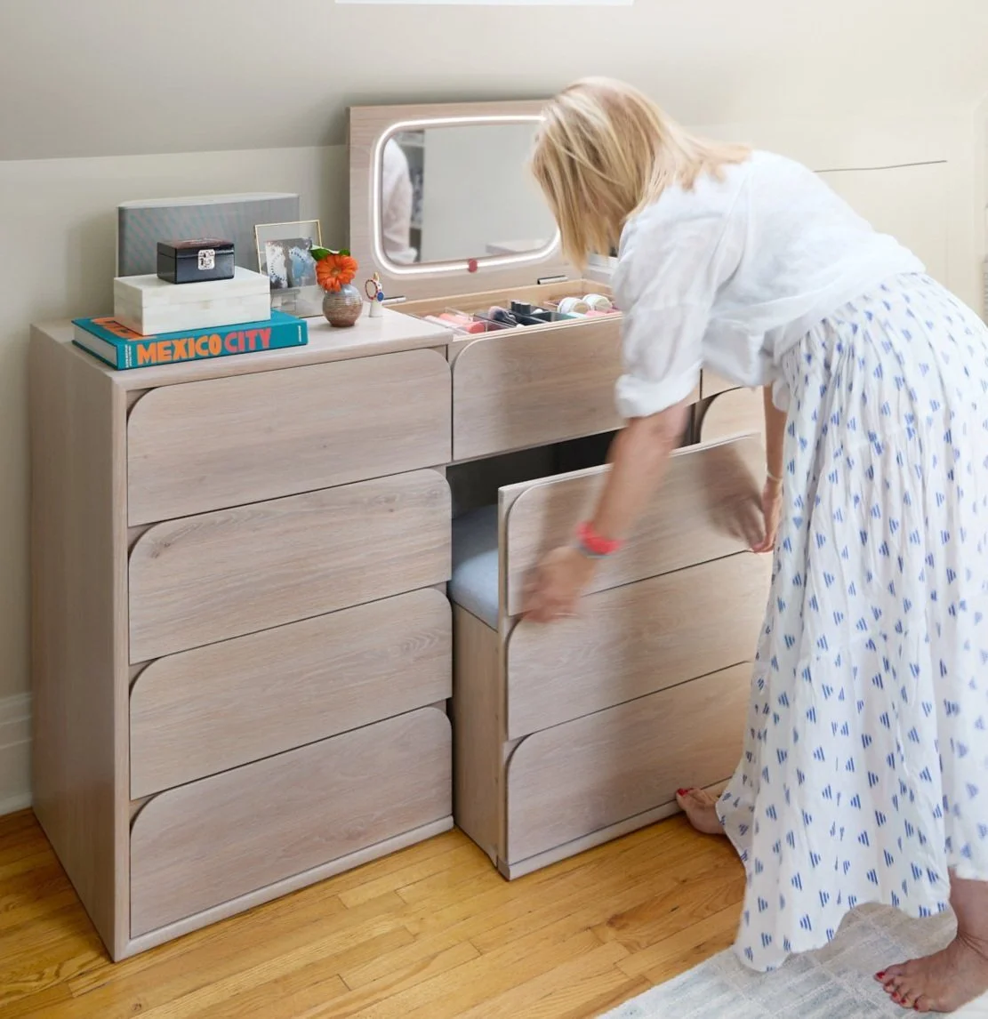 2024_0718_ferguson_wright_112f_WEB pullout stool.jpg