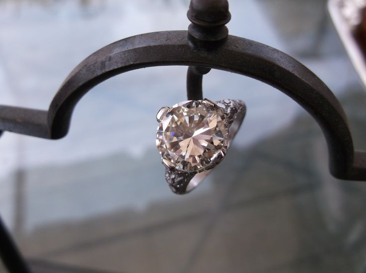 Walton's Jewelry example: 3.50 carat Round Brillant diamond set in an Art Deco style diamond detail mounting. 