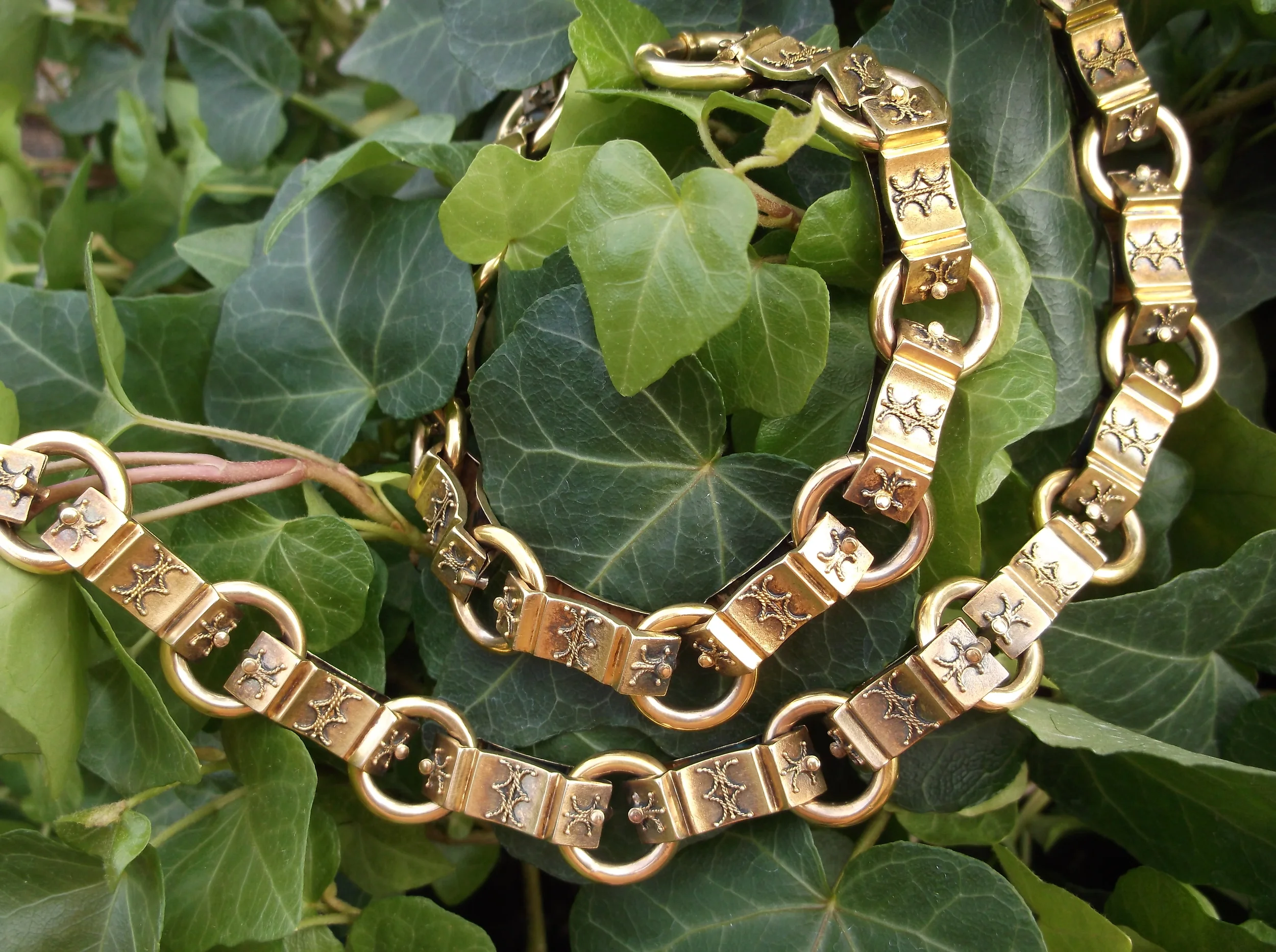 SOLD - Stunning Victorian Era hand crafted Etruscan heavy yellow gold chain (21" in length).