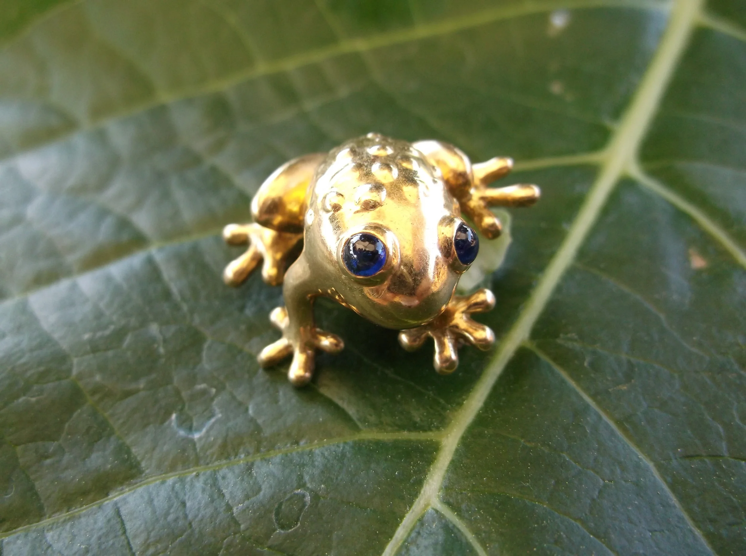 SOLD - Precious 18K yellow gold frog pin with sapphire eyes! (Approximately 1" in length)
