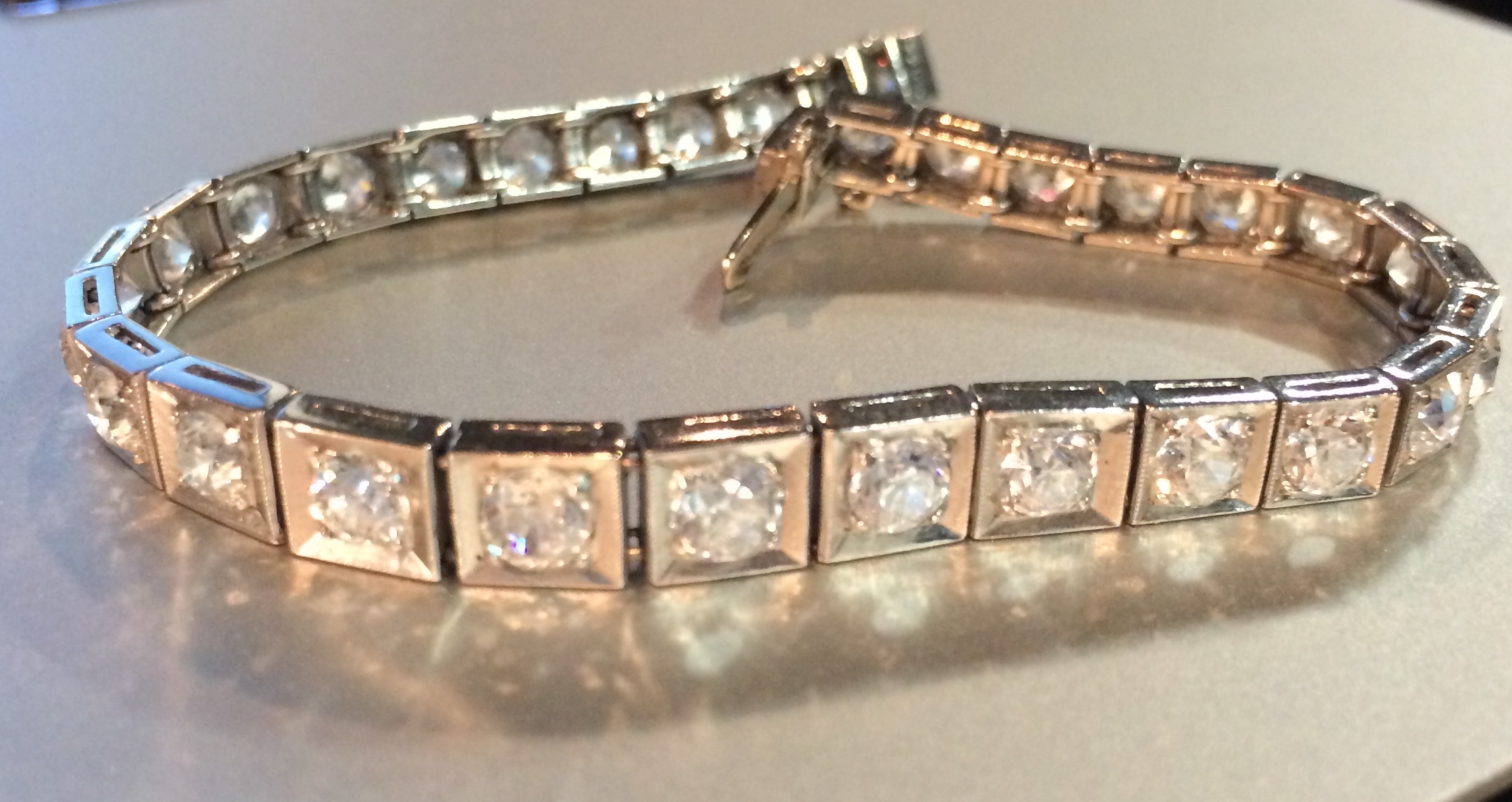 Art Deco Old European cut diamond bracelet in platinum. 