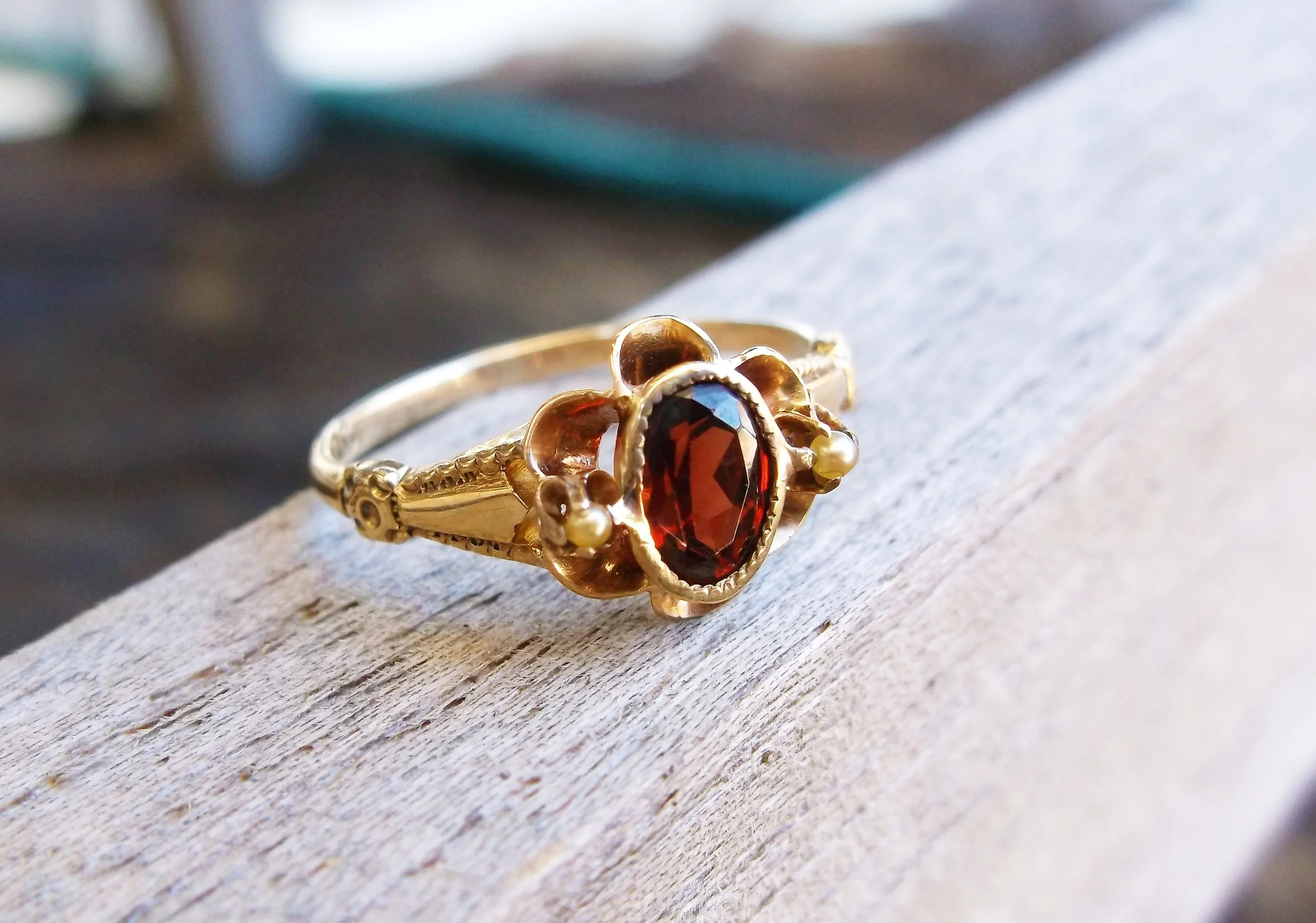 SOLD - Lovely Victorian garnet and pearl ring set in yellow gold.