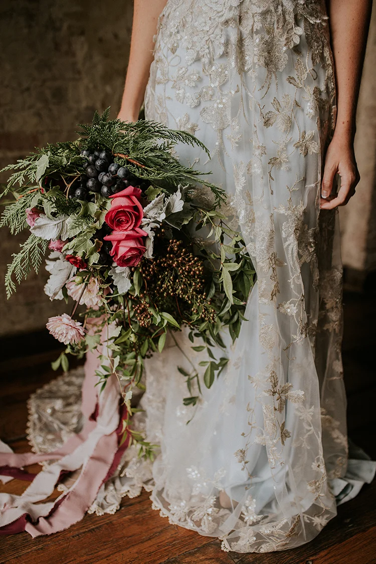 artist-inspired-wedding-ideas-with-oxblood-and-navy-24.jpg