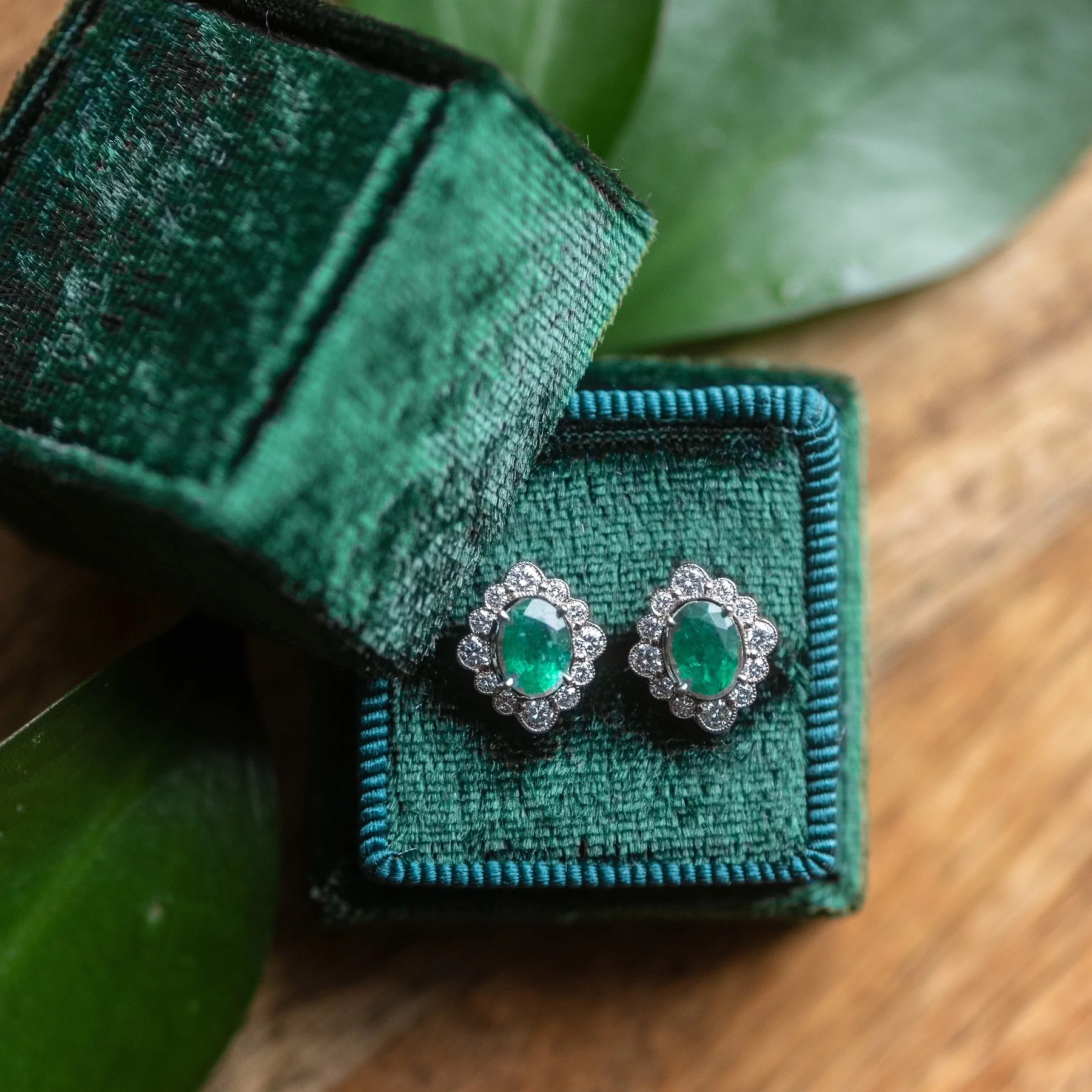 We're teeing up for a great Saturday with these emerald and diamond beauties! Shop HERE . 