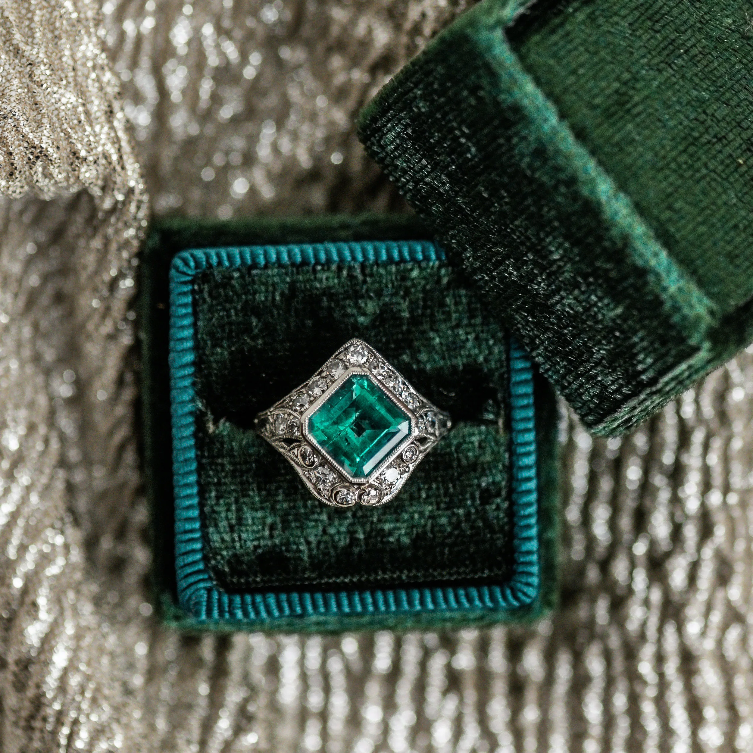 Quick Christmas Poll! 🎄 Does this Emerald ring have you singing "Oh Christmas Tree" or "You're a mean one Mr. Grinch?" Either way, this Emerald is the perfect shade of festive! Shop this perfectly green Art Deco ring HERE !