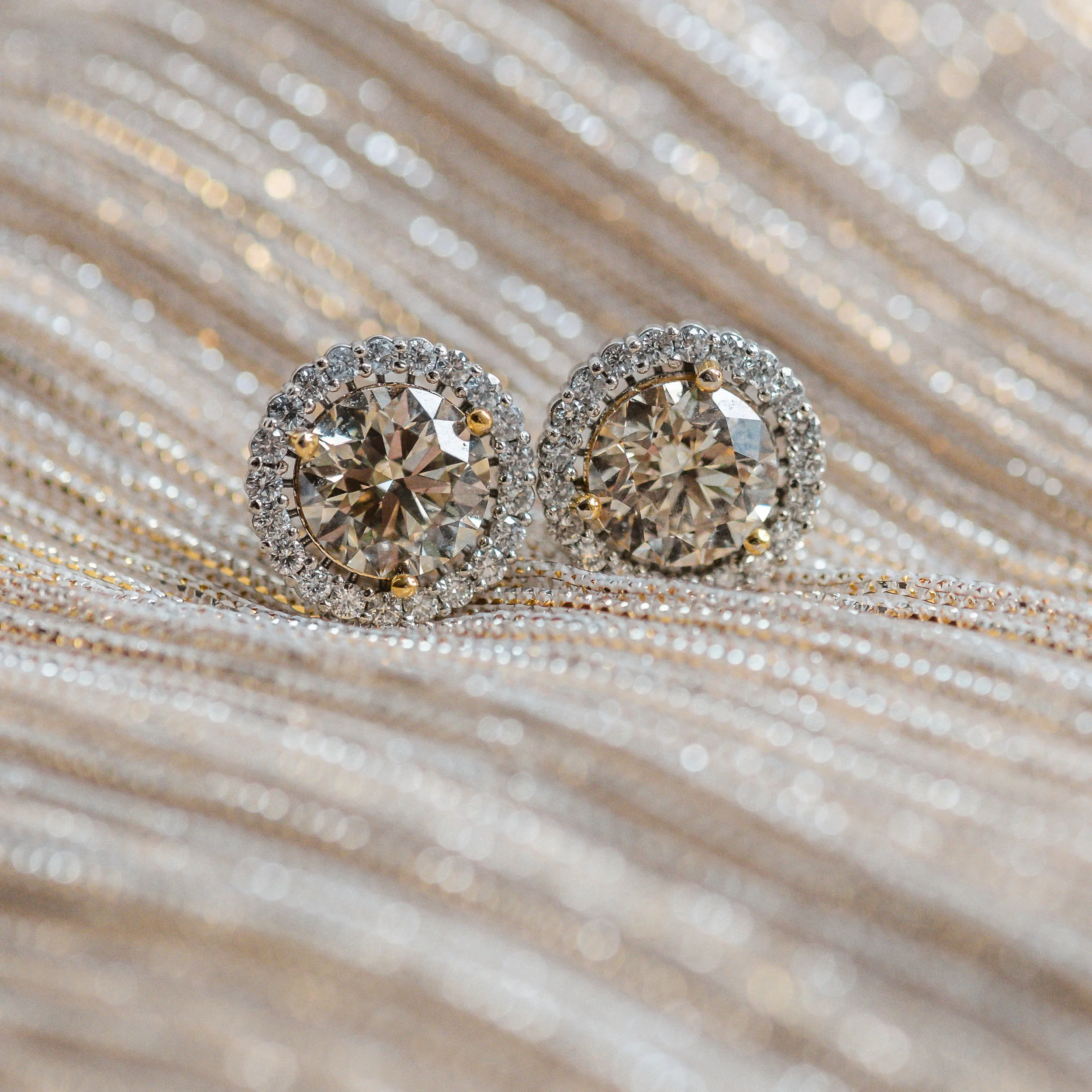 Well, tangle my tinsel and call me Santa! These might just be the most fabulous diamond earrings we have ever seen!