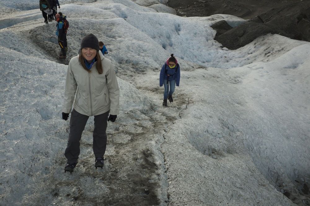 walking_on_perito_moreno_glacier.jpg