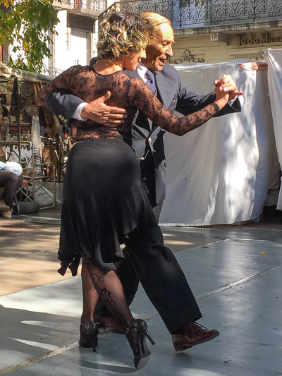 tango_dancers_san_telmo_buenos_aires_argentina_1.jpg