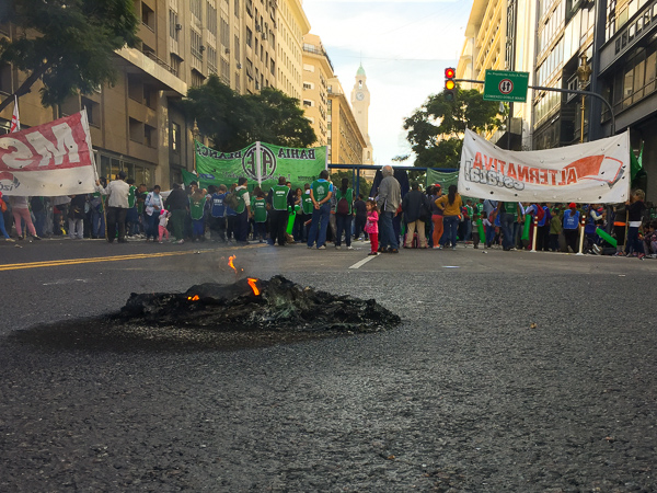 demostration_buenos_aires_argentina.jpg