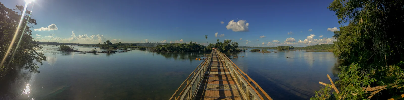 pathway_to_devil's_throat_iguazu_falls.jpg