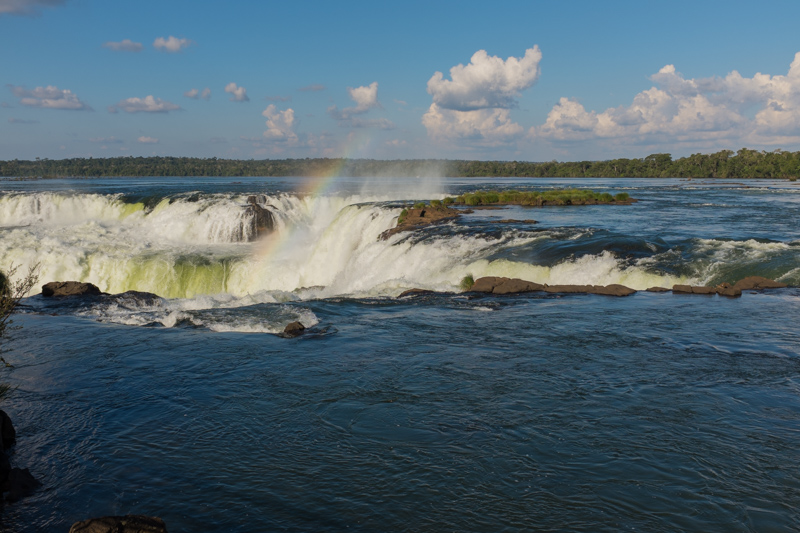 devil's_throat_iguazu_falls.jpg